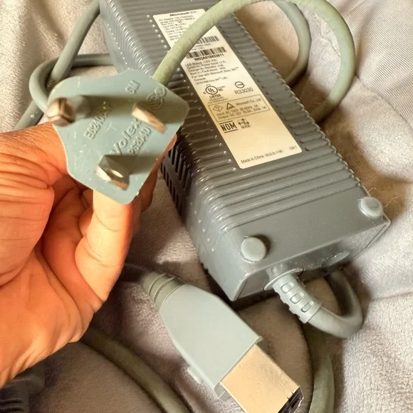 Microsoft XBox 360 Gray Power Adapter and component HD AV Cable - Picture 3 of 6